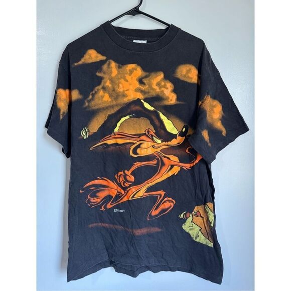90s Vintage 1995 Wylie Cayote All Over Print Looney Tunes T-Shirt sz L Retro - Picture 2 of 8